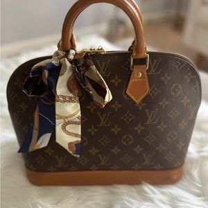 Louis Vuitton Monogram Alma Hand Bag